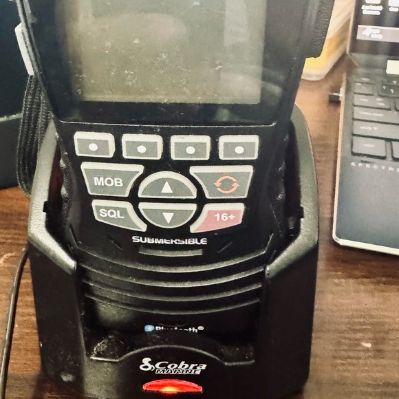 Cobra Marine HH600 DSC GPS Floating Handheld VHF Radio Bluetooth NOAA - Picture 9 of 9